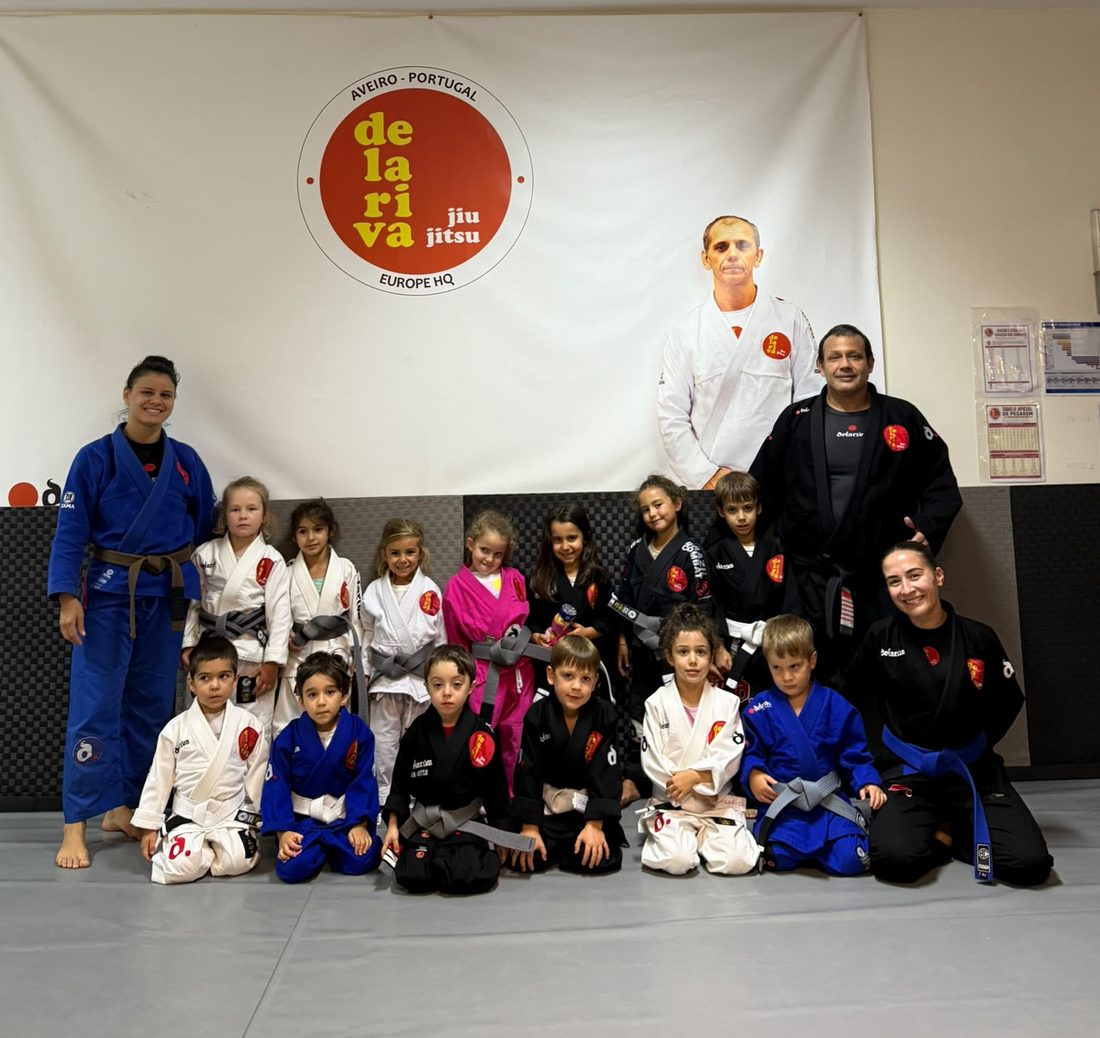 Turma Kids da Escola Delariva Aveiro com os professores